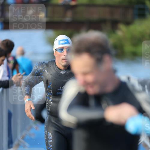 25.08.2024 - Elbe Triathlon Hamburg H.Heesch http://msf.ph/oto/6862438 25.08.2024 09:19:23 Schwimmen 214, 358, 366, 373, 376, 383, 397, 398, 400, 407, 431, 528 meine-sportfotos.de