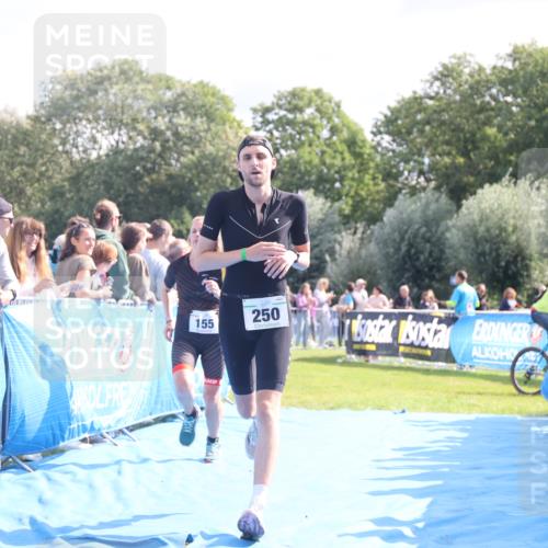 25.08.2024 - Elbe Triathlon Hamburg H.Heesch http://msf.ph/oto/6862454 25.08.2024 11:06:24 Ziel 155, 250 meine-sportfotos.de