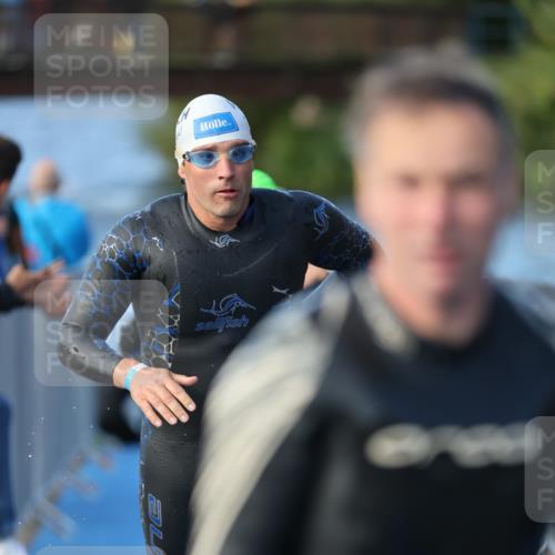 25.08.2024 - Elbe Triathlon Hamburg H.Heesch http://msf.ph/oto/6862459 25.08.2024 09:19:23 Schwimmen 214, 358, 366, 373, 376, 383, 397, 398, 400, 407, 431, 528 meine-sportfotos.de
