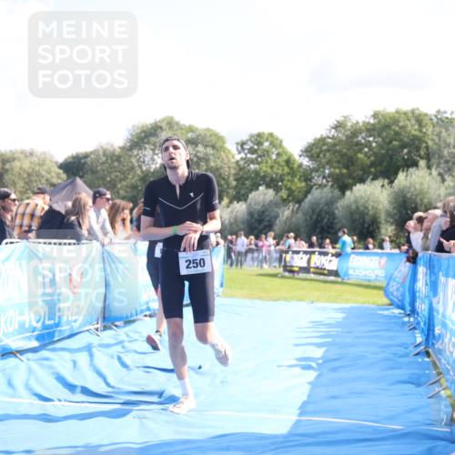 25.08.2024 - Elbe Triathlon Hamburg H.Heesch http://msf.ph/oto/6862460 25.08.2024 11:06:25 Ziel 155, 250 meine-sportfotos.de