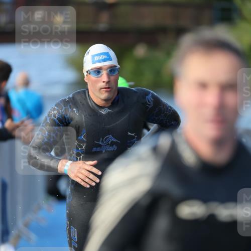 25.08.2024 - Elbe Triathlon Hamburg H.Heesch http://msf.ph/oto/6862463 25.08.2024 09:19:23 Schwimmen 214, 358, 366, 373, 376, 383, 397, 398, 400, 407, 431, 528 meine-sportfotos.de