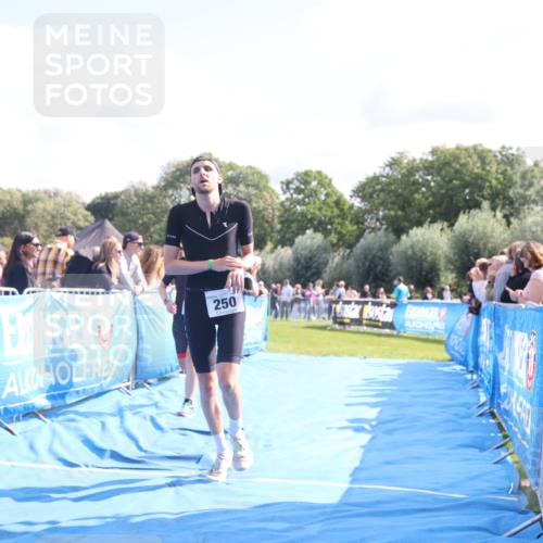 25.08.2024 - Elbe Triathlon Hamburg H.Heesch http://msf.ph/oto/6862464 25.08.2024 11:06:25 Ziel 155, 250 meine-sportfotos.de