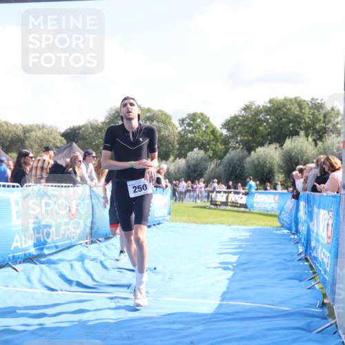 25.08.2024 - Elbe Triathlon Hamburg H.Heesch http://msf.ph/oto/6862469 25.08.2024 11:06:25 Ziel 155, 250 meine-sportfotos.de
