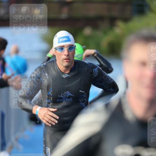 25.08.2024 - Elbe Triathlon Hamburg H.Heesch http://msf.ph/oto/6862470 25.08.2024 09:19:23 Schwimmen 214, 358, 366, 373, 376, 383, 397, 398, 400, 407, 431, 528 meine-sportfotos.de