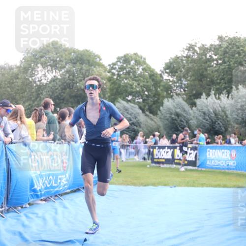 25.08.2024 - Elbe Triathlon Hamburg H.Heesch http://msf.ph/oto/6862522 25.08.2024 11:06:49 Ziel 563 meine-sportfotos.de