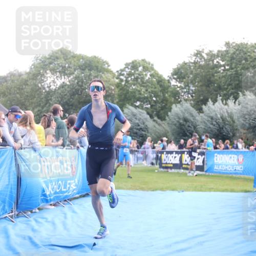 25.08.2024 - Elbe Triathlon Hamburg H.Heesch http://msf.ph/oto/6862525 25.08.2024 11:06:49 Ziel 563 meine-sportfotos.de