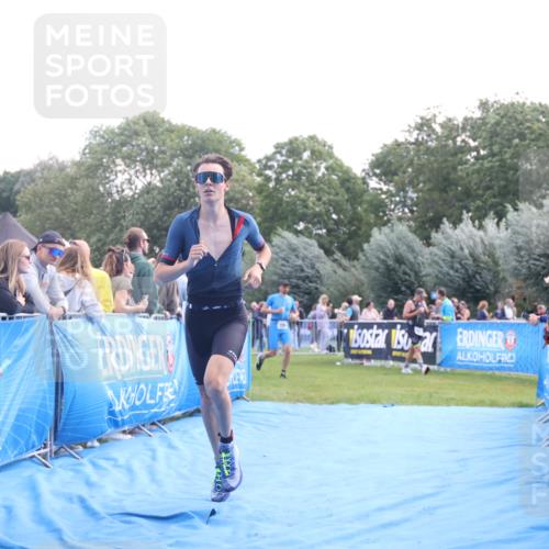 25.08.2024 - Elbe Triathlon Hamburg H.Heesch http://msf.ph/oto/6862527 25.08.2024 11:06:49 Ziel 563 meine-sportfotos.de