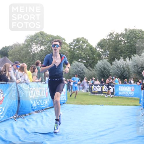 25.08.2024 - Elbe Triathlon Hamburg H.Heesch http://msf.ph/oto/6862531 25.08.2024 11:06:49 Ziel 563 meine-sportfotos.de
