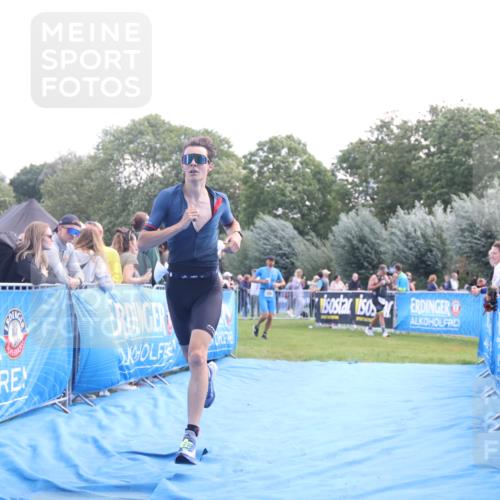 25.08.2024 - Elbe Triathlon Hamburg H.Heesch http://msf.ph/oto/6862535 25.08.2024 11:06:49 Ziel 563 meine-sportfotos.de