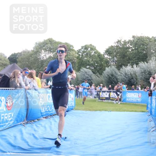 25.08.2024 - Elbe Triathlon Hamburg H.Heesch http://msf.ph/oto/6862538 25.08.2024 11:06:49 Ziel 563 meine-sportfotos.de