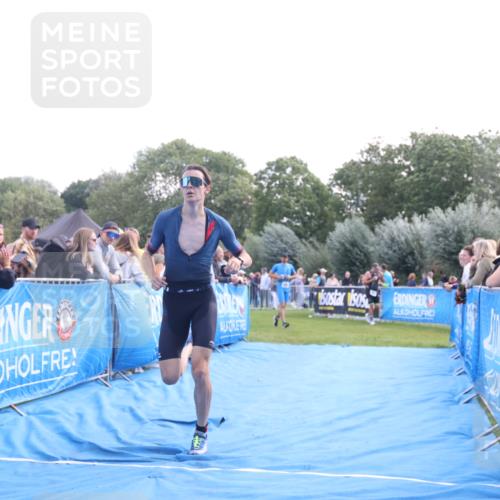 25.08.2024 - Elbe Triathlon Hamburg H.Heesch http://msf.ph/oto/6862546 25.08.2024 11:06:49 Ziel 563 meine-sportfotos.de
