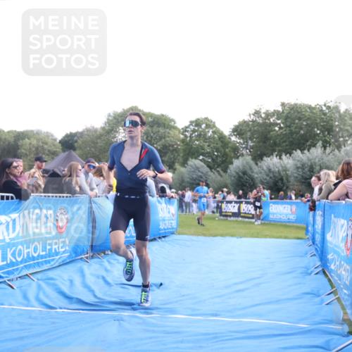 25.08.2024 - Elbe Triathlon Hamburg H.Heesch http://msf.ph/oto/6862549 25.08.2024 11:06:49 Ziel 563 meine-sportfotos.de