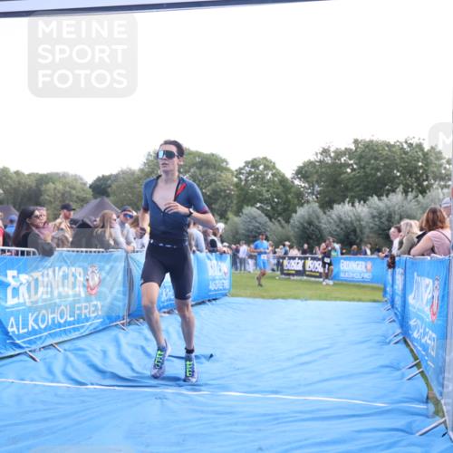 25.08.2024 - Elbe Triathlon Hamburg H.Heesch http://msf.ph/oto/6862555 25.08.2024 11:06:49 Ziel 563 meine-sportfotos.de