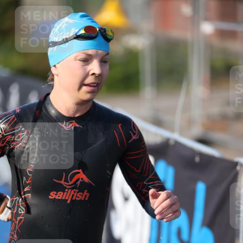 25.08.2024 - Elbe Triathlon Hamburg H.Heesch http://msf.ph/oto/6862559 25.08.2024 09:29:52 Schwimmen 451, 463, 506, 508, 548 meine-sportfotos.de