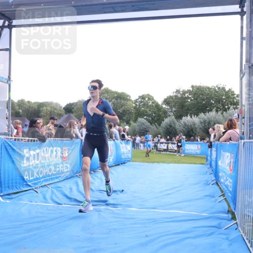 25.08.2024 - Elbe Triathlon Hamburg H.Heesch http://msf.ph/oto/6862560 25.08.2024 11:06:49 Ziel 563 meine-sportfotos.de