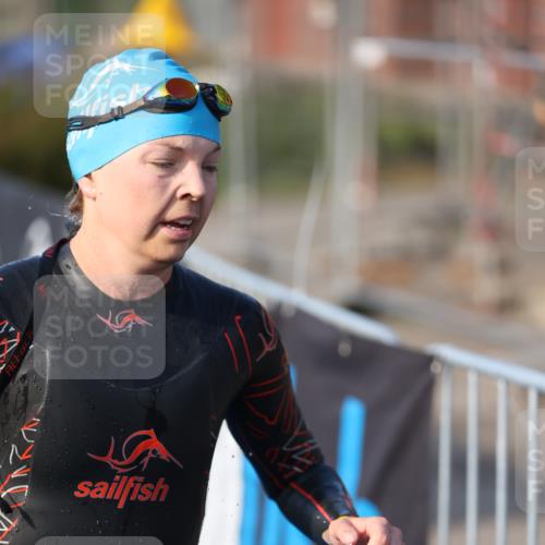 25.08.2024 - Elbe Triathlon Hamburg H.Heesch http://msf.ph/oto/6862566 25.08.2024 09:29:53 Schwimmen 451, 463, 506, 508, 548 meine-sportfotos.de