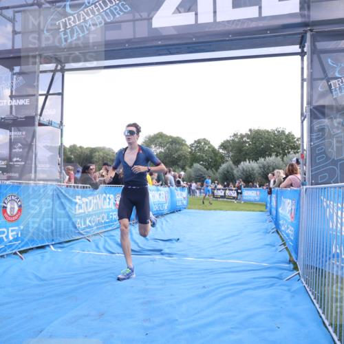 25.08.2024 - Elbe Triathlon Hamburg H.Heesch http://msf.ph/oto/6862569 25.08.2024 11:06:49 Ziel 563 meine-sportfotos.de