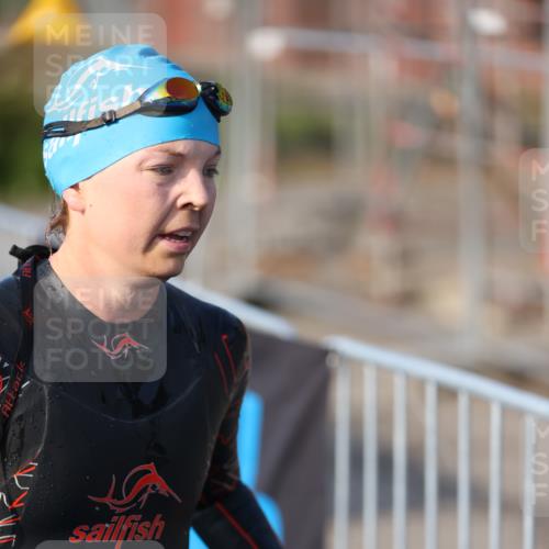 25.08.2024 - Elbe Triathlon Hamburg H.Heesch http://msf.ph/oto/6862572 25.08.2024 09:29:53 Schwimmen 451, 463, 506, 508, 548 meine-sportfotos.de