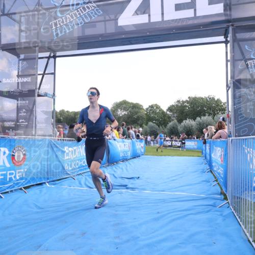 25.08.2024 - Elbe Triathlon Hamburg H.Heesch http://msf.ph/oto/6862577 25.08.2024 11:06:49 Ziel 563 meine-sportfotos.de