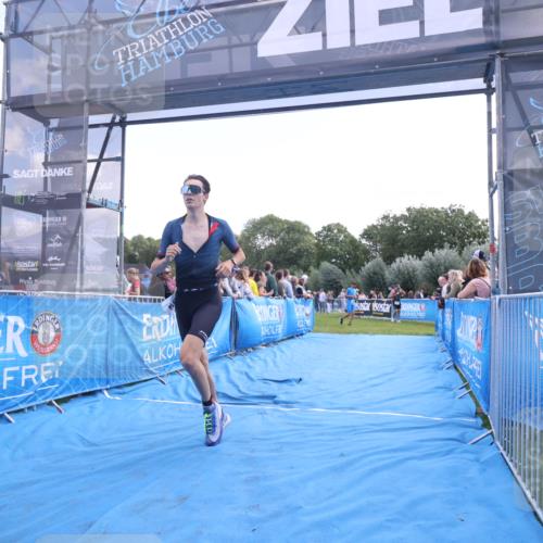 25.08.2024 - Elbe Triathlon Hamburg H.Heesch http://msf.ph/oto/6862581 25.08.2024 11:06:50 Ziel 563 meine-sportfotos.de