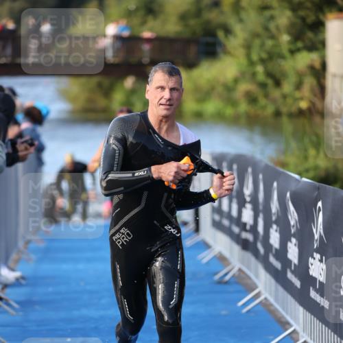 25.08.2024 - Elbe Triathlon Hamburg H.Heesch http://msf.ph/oto/6862653 25.08.2024 09:30:00 Schwimmen 451, 452, 463, 470, 506, 508, 534, 548, 553 meine-sportfotos.de