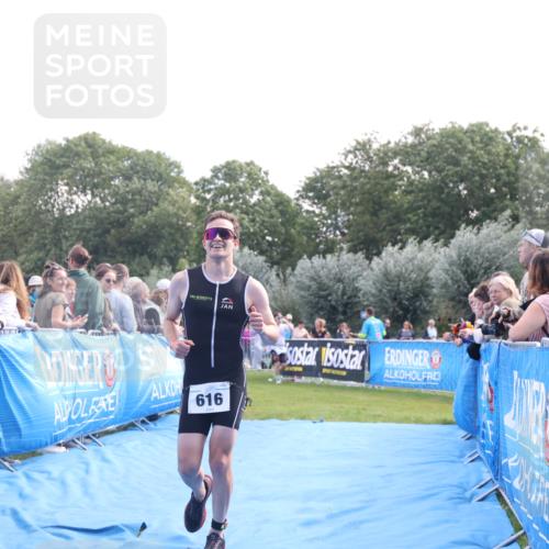 25.08.2024 - Elbe Triathlon Hamburg H.Heesch http://msf.ph/oto/6862677 25.08.2024 11:07:01 Ziel 126, 616 meine-sportfotos.de