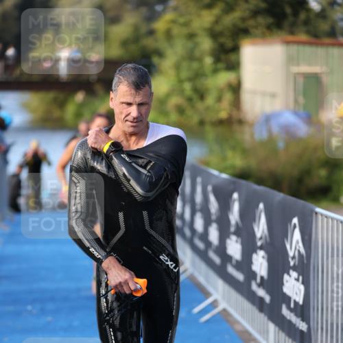 25.08.2024 - Elbe Triathlon Hamburg H.Heesch http://msf.ph/oto/6862680 25.08.2024 09:30:01 Schwimmen 451, 452, 463, 470, 506, 508, 534, 548, 553 meine-sportfotos.de