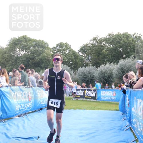 25.08.2024 - Elbe Triathlon Hamburg H.Heesch http://msf.ph/oto/6862681 25.08.2024 11:07:01 Ziel 126, 616 meine-sportfotos.de