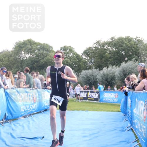 25.08.2024 - Elbe Triathlon Hamburg H.Heesch http://msf.ph/oto/6862686 25.08.2024 11:07:01 Ziel 126, 616 meine-sportfotos.de
