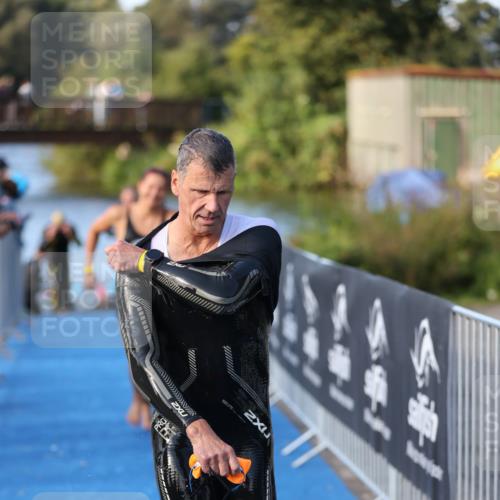 25.08.2024 - Elbe Triathlon Hamburg H.Heesch http://msf.ph/oto/6862687 25.08.2024 09:30:01 Schwimmen 451, 452, 463, 470, 506, 508, 534, 548, 553 meine-sportfotos.de