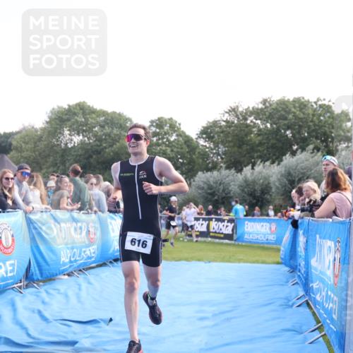 25.08.2024 - Elbe Triathlon Hamburg H.Heesch http://msf.ph/oto/6862692 25.08.2024 11:07:02 Ziel 126, 616 meine-sportfotos.de