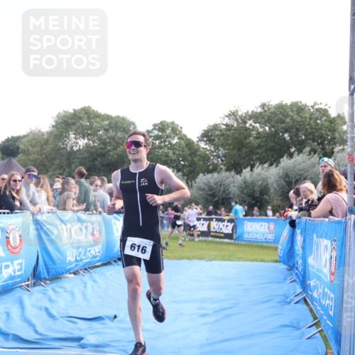 25.08.2024 - Elbe Triathlon Hamburg H.Heesch http://msf.ph/oto/6862697 25.08.2024 11:07:02 Ziel 126, 616 meine-sportfotos.de