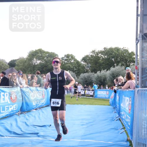 25.08.2024 - Elbe Triathlon Hamburg H.Heesch http://msf.ph/oto/6862700 25.08.2024 11:07:02 Ziel 126, 616 meine-sportfotos.de