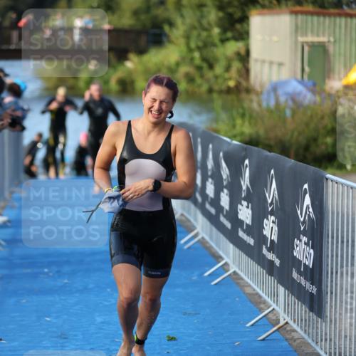 25.08.2024 - Elbe Triathlon Hamburg H.Heesch http://msf.ph/oto/6862712 25.08.2024 09:30:03 Schwimmen 451, 452, 463, 470, 506, 508, 534, 548, 553 meine-sportfotos.de