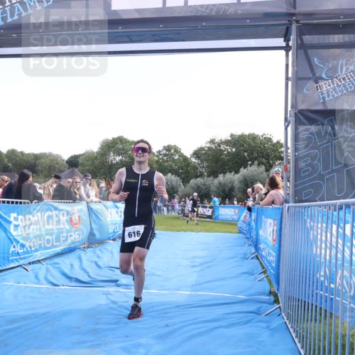 25.08.2024 - Elbe Triathlon Hamburg H.Heesch http://msf.ph/oto/6862715 25.08.2024 11:07:02 Ziel 126, 616 meine-sportfotos.de