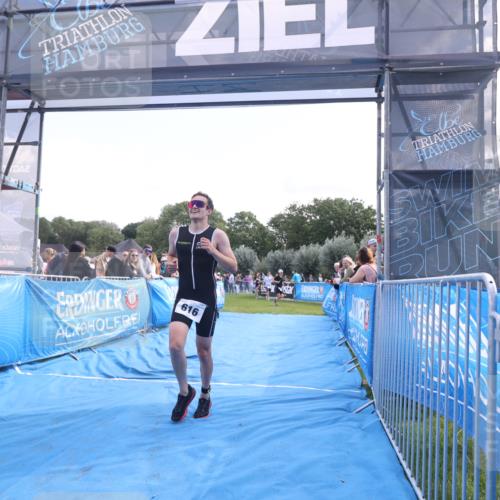 25.08.2024 - Elbe Triathlon Hamburg H.Heesch http://msf.ph/oto/6862722 25.08.2024 11:07:02 Ziel 126, 616 meine-sportfotos.de