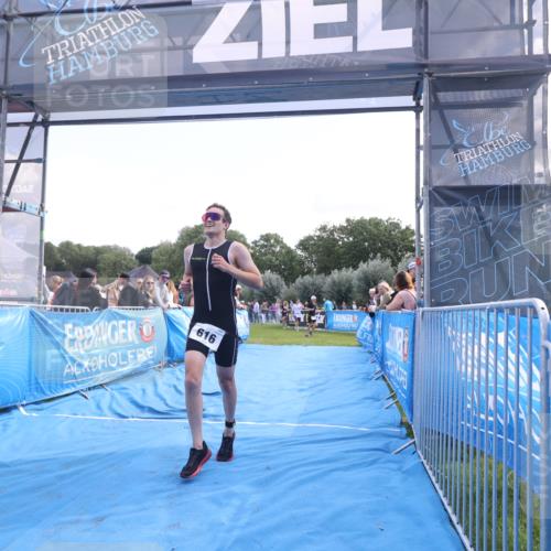 25.08.2024 - Elbe Triathlon Hamburg H.Heesch http://msf.ph/oto/6862725 25.08.2024 11:07:02 Ziel 126, 616 meine-sportfotos.de
