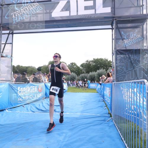25.08.2024 - Elbe Triathlon Hamburg H.Heesch http://msf.ph/oto/6862728 25.08.2024 11:07:02 Ziel 126, 616 meine-sportfotos.de