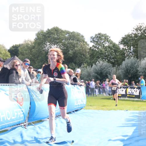 25.08.2024 - Elbe Triathlon Hamburg H.Heesch http://msf.ph/oto/6862734 25.08.2024 11:07:12 Ziel 145, 181, 211 meine-sportfotos.de