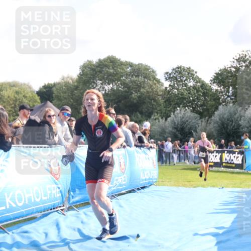 25.08.2024 - Elbe Triathlon Hamburg H.Heesch http://msf.ph/oto/6862745 25.08.2024 11:07:12 Ziel 145, 181, 211 meine-sportfotos.de