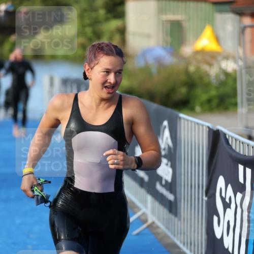 25.08.2024 - Elbe Triathlon Hamburg H.Heesch http://msf.ph/oto/6862751 25.08.2024 09:30:03 Schwimmen 451, 452, 463, 470, 506, 508, 534, 548, 553 meine-sportfotos.de
