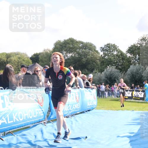 25.08.2024 - Elbe Triathlon Hamburg H.Heesch http://msf.ph/oto/6862753 25.08.2024 11:07:12 Ziel 145, 181, 211 meine-sportfotos.de