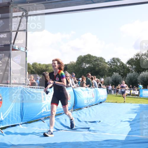 25.08.2024 - Elbe Triathlon Hamburg H.Heesch http://msf.ph/oto/6862780 25.08.2024 11:07:13 Ziel 145, 181, 211 meine-sportfotos.de
