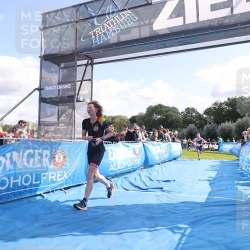 25.08.2024 - Elbe Triathlon Hamburg H.Heesch http://msf.ph/oto/6862803 25.08.2024 11:07:13 Ziel 145, 181, 211 meine-sportfotos.de