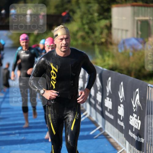 25.08.2024 - Elbe Triathlon Hamburg H.Heesch http://msf.ph/oto/6862832 25.08.2024 09:30:11 Schwimmen 411, 451, 452, 463, 470, 508, 515, 534, 548, 553 meine-sportfotos.de