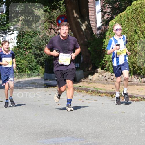 25.08.2024 - 20. Blankeneser Heldenlauf Strokosch-Dieckow http://msf.ph/oto/6862834 25.08.2024 10:21:46 Ziel 6142, 6246, 6529, 6532 meine-sportfotos.de