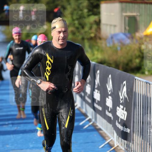 25.08.2024 - Elbe Triathlon Hamburg H.Heesch http://msf.ph/oto/6862838 25.08.2024 09:30:11 Schwimmen 411, 451, 452, 463, 470, 508, 515, 534, 548, 553 meine-sportfotos.de