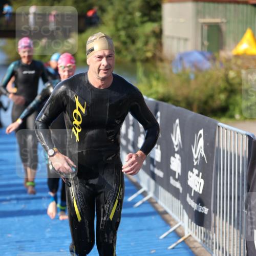 25.08.2024 - Elbe Triathlon Hamburg H.Heesch http://msf.ph/oto/6862841 25.08.2024 09:30:11 Schwimmen 411, 451, 452, 463, 470, 508, 515, 534, 548, 553 meine-sportfotos.de