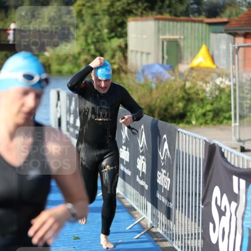 25.08.2024 - Elbe Triathlon Hamburg H.Heesch http://msf.ph/oto/6862955 25.08.2024 09:30:21 Schwimmen 411, 451, 452, 470, 515, 534, 548, 553 meine-sportfotos.de