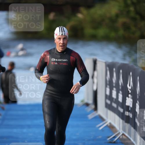 25.08.2024 - Elbe Triathlon Hamburg H.Heesch http://msf.ph/oto/6862964 25.08.2024 09:30:53 Schwimmen 544 meine-sportfotos.de
